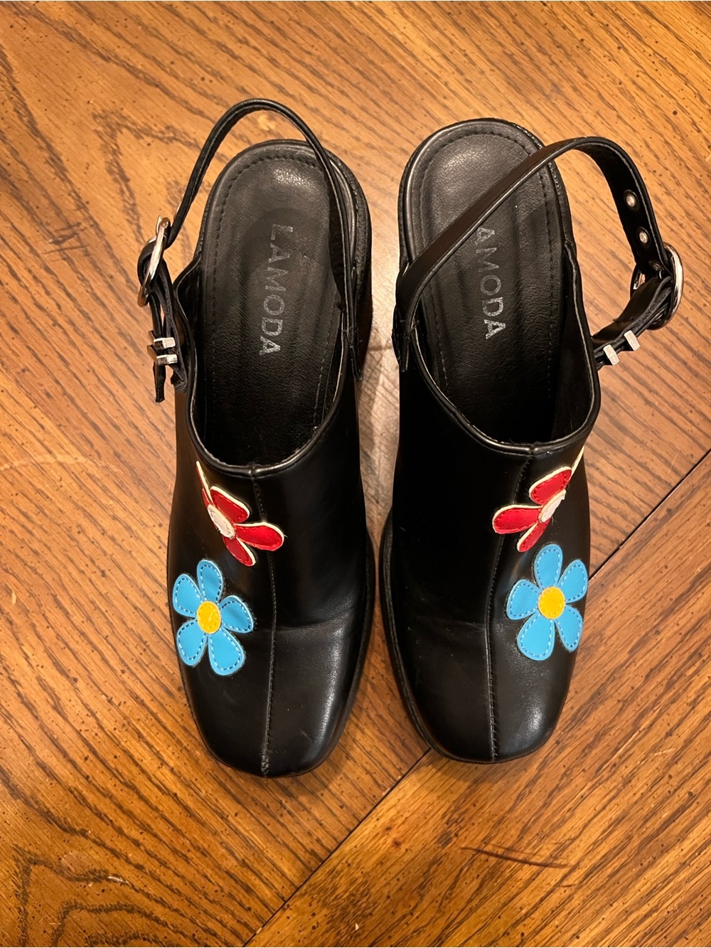 Lamoda Chunky Platform Slingback Clogs with Red and Blue Floral Appliqués, 9 - Picture 5 of 13